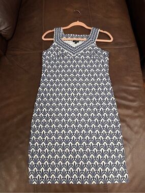 Talbots Navy and White Sleeveless Patterned Shift Dress, nylon. EUC. …………133